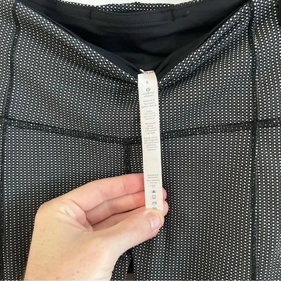 B124 Lululemon Black And Silver Reflective Full Length Leggings Size 6 - Picture 4 of 5